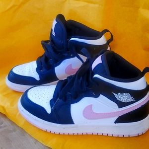 Nike Air Jordan 1 Mid GS White/Arctic Pink-Black kids sz 12C- preowned